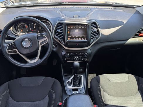 Used 2017 Jeep Cherokee Latitude w/ Comfort/Convenience Group FWD image 23