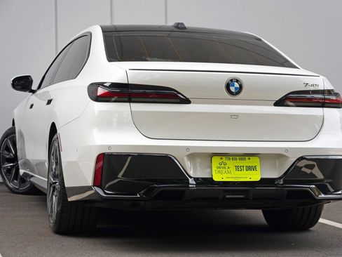 Used 2023 BMW 740i w/ Parking Assistance Package RWD image 6