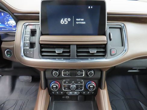 Used 2024 Chevrolet Suburban High Country image 14