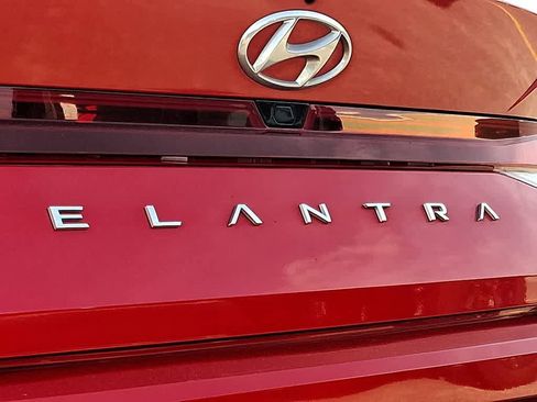 Used 2022 Hyundai Elantra SEL w/ Convenience Package image 30