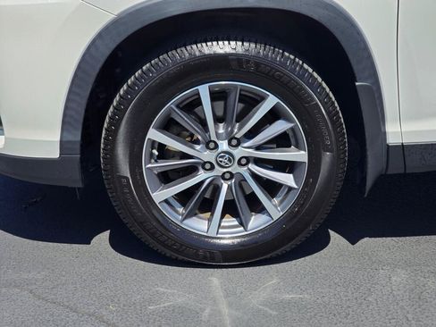Used 2019 Toyota Highlander XLE AWD/4WD image 18