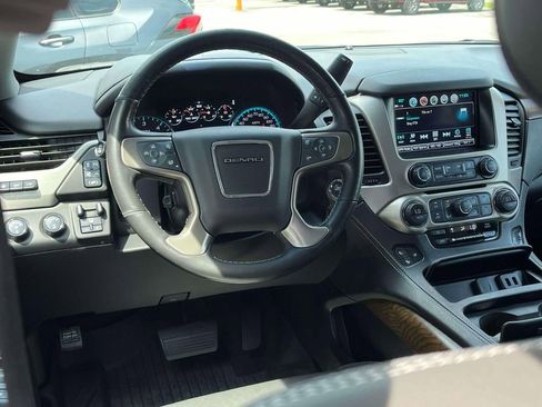 Used 2019 GMC Yukon Denali w/ Denali Ultimate Package AWD/4WD image 12