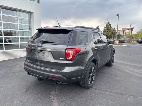 Used 2019 Ford Explorer XLT w/ Equipment Group 202A image 5