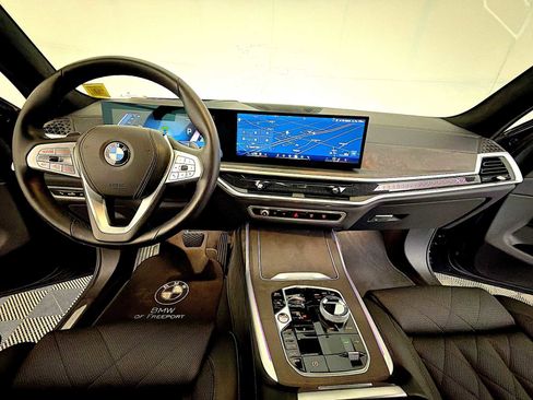 Certified 2024 BMW X7 xDrive40i w/ Premium Package AWD/4WD image 16