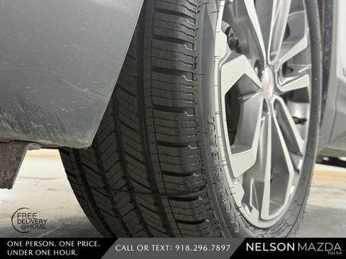 Used 2020 GMC Terrain SLT w/ Preferred Package FWD image 11