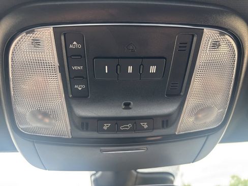 Used 2025 Dodge Durango GT AWD/4WD image 19