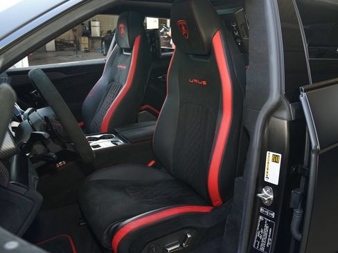 Used 2023 Lamborghini Urus Performante AWD/4WD image 16