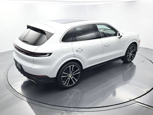 Certified 2024 Porsche Cayenne AWD/4WD image 38