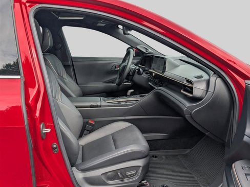 Used 2023 Toyota Crown Platinum image 12