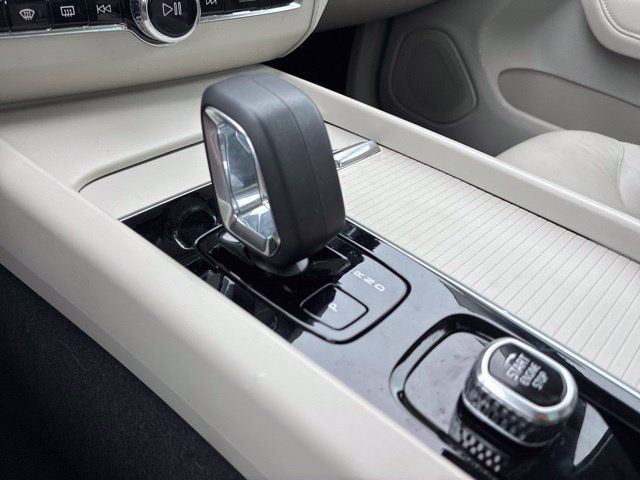 Used 2024 Volvo XC60 B5 Core w/ Climate Package AWD/4WD image 30