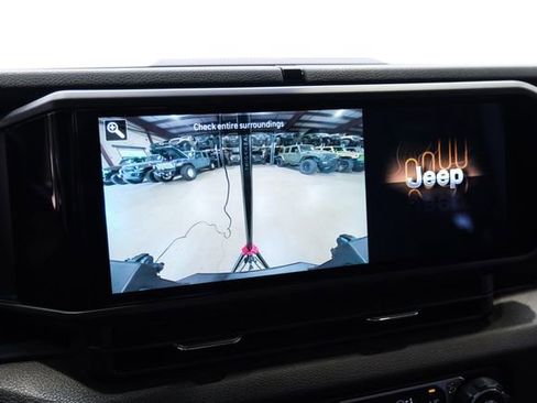 Used 2025 Jeep Gladiator Sport AWD/4WD image 63