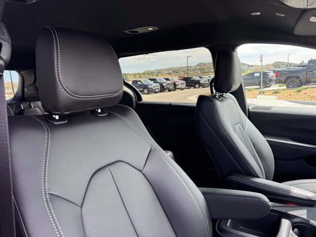 New 2026 Chrysler Pacifica Select FWD image 23