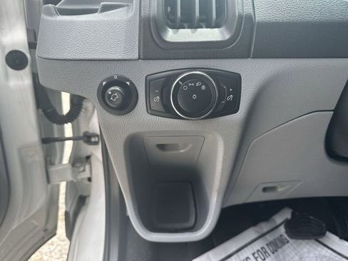 Used 2015 Ford Transit 150 XLT RWD image 19