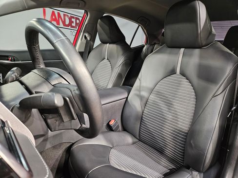 Used 2023 Toyota Camry SE image 23