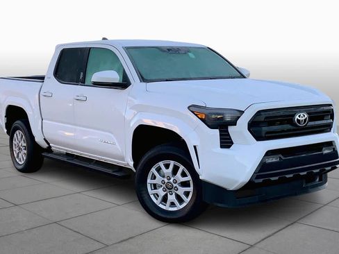 Used 2024 Toyota Tacoma SR5 AWD/4WD image 3
