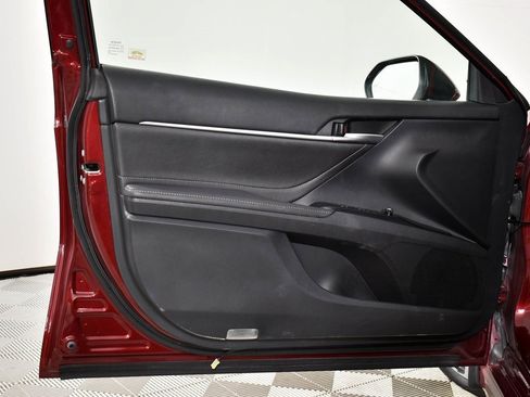 Certified 2018 Toyota Camry XSE w/ Driver Assist Package image 17