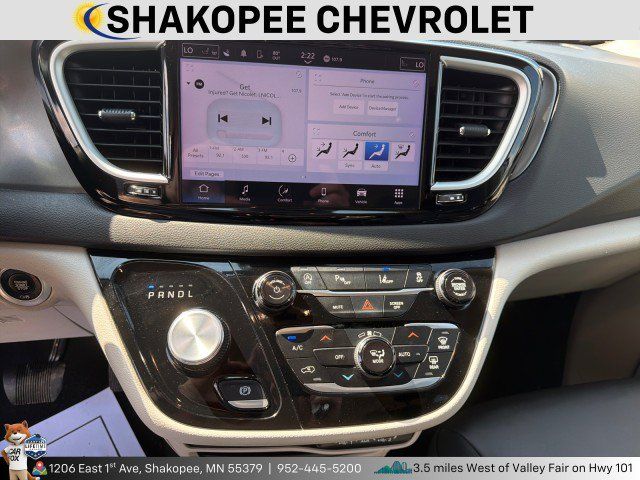 Used 2024 Chrysler Pacifica Touring-L FWD image 8
