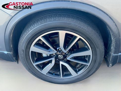 Used 2019 Nissan Rogue SL w/ Premium Package image 39