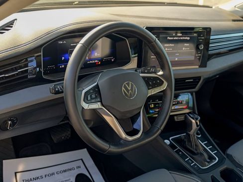 Used 2025 Volkswagen Jetta SE w/ Sunroof Package FWD image 20