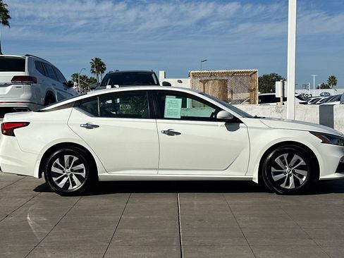 Used 2021 Nissan Altima 2.5 S image 3