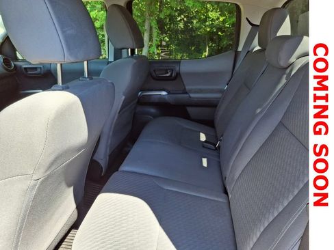 Used 2020 Toyota Tacoma SR5 AWD/4WD image 9