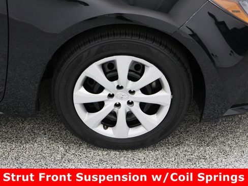 Used 2025 Toyota Corolla LE image 5