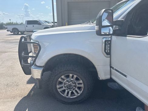 Used 2019 Ford F250 XLT w/ XLT Value Package AWD/4WD image 4