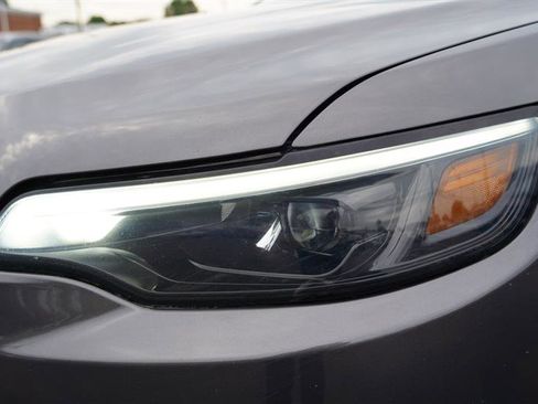 Used 2019 Jeep Cherokee Limited w/ Technology Group image 21