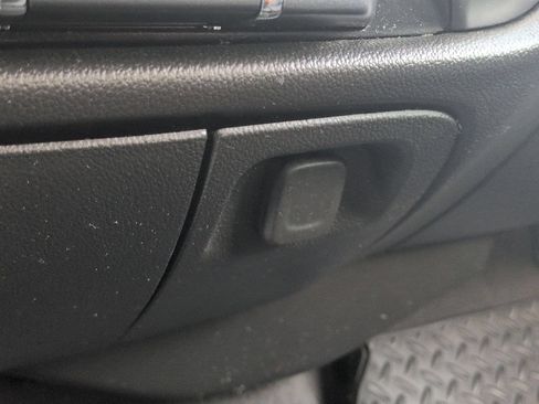 Used 2019 Chevrolet Silverado 1500 LT RWD image 28