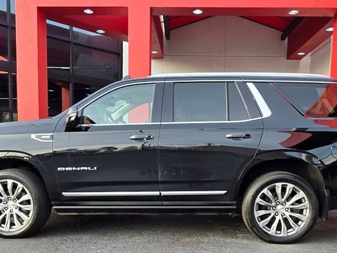 Used 2021 GMC Yukon Denali w/ Denali Premium Package AWD/4WD image 8
