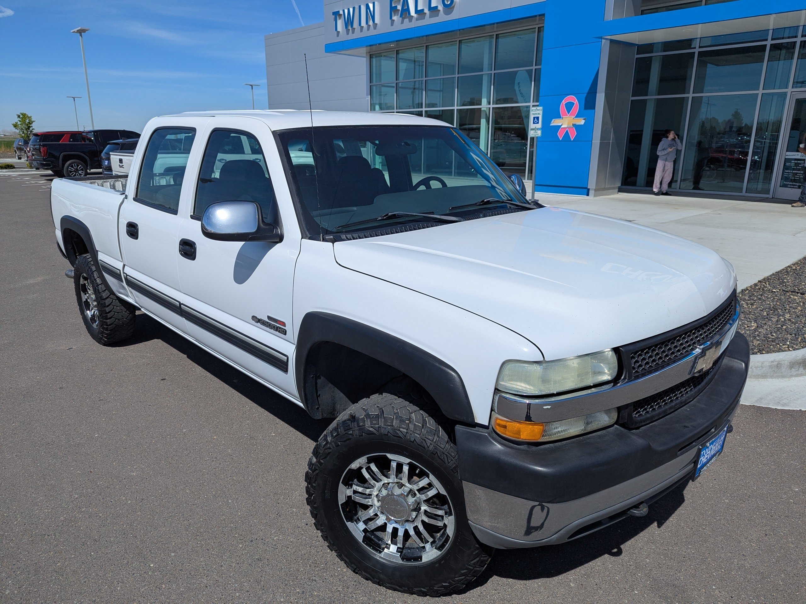 Used 2002 Chevrolet Silverado 2500 LS w/ Off-Road Skid Plate Pkg AWD/4WD image 3