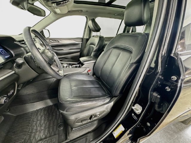 Used 2022 Jeep Grand Cherokee L Limited AWD/4WD image 26