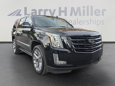 Used 2017 Cadillac Escalade Platinum AWD/4WD image 7