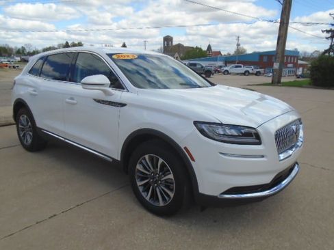 Used 2023 Lincoln Nautilus AWD w/ Premium Package image 11