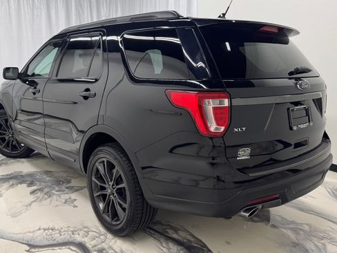Used 2018 Ford Explorer XLT w/ Equipment Group 202A AWD/4WD image 6