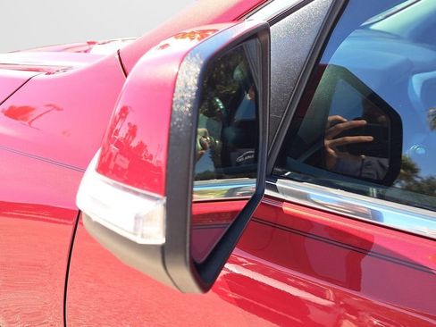 Used 2022 GMC Acadia SLT w/ Technology Package image 11