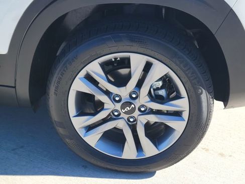 Used 2023 Kia Seltos S w/ Navigation Package image 19