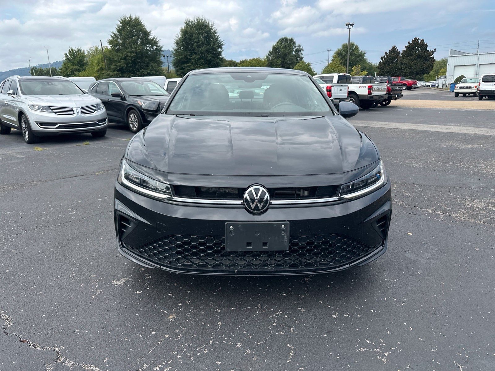 Used 2025 Volkswagen Jetta Sport FWD image 2