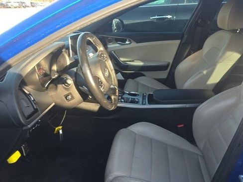 Used 2018 Kia Stinger GT2 image 9
