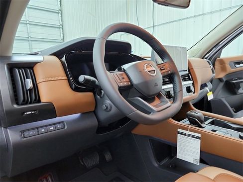 New 2026 Nissan Pathfinder Platinum image 18