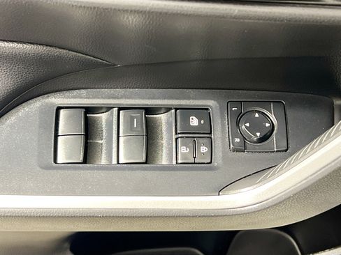Used 2022 Toyota RAV4 LE FWD image 15