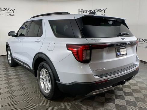 Used 2025 Ford Explorer Active w/ Active Comfort Package image 5