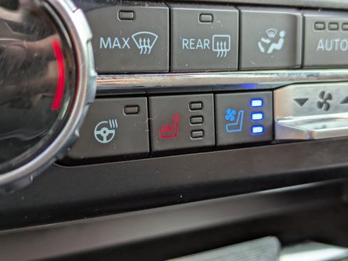 Used 2024 Ford F350 Platinum image 23