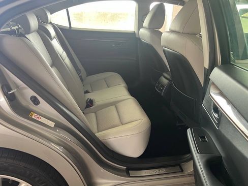 Used 2015 Lexus ES 350 w/ Premium Package FWD image 16