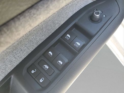 Certified 2024 Jeep Compass Latitude image 18