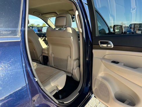 Used 2017 Jeep Grand Cherokee Laredo w/ Quick Order Package 23E image 22