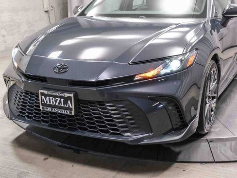 Used 2025 Toyota Camry SE FWD image 11
