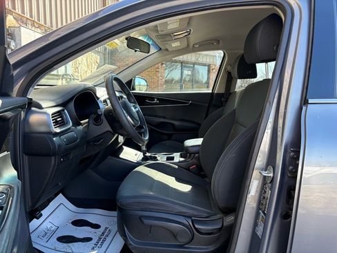 Used 2019 Kia Sorento L FWD image 15