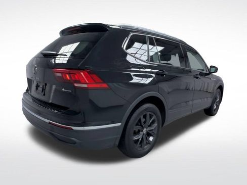 Used 2024 Volkswagen Tiguan SE w/ Panoramic Sunroof Package AWD/4WD image 24