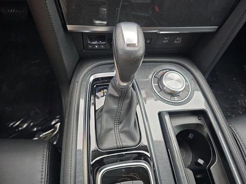 Used 2024 Nissan Armada SV AWD/4WD image 20